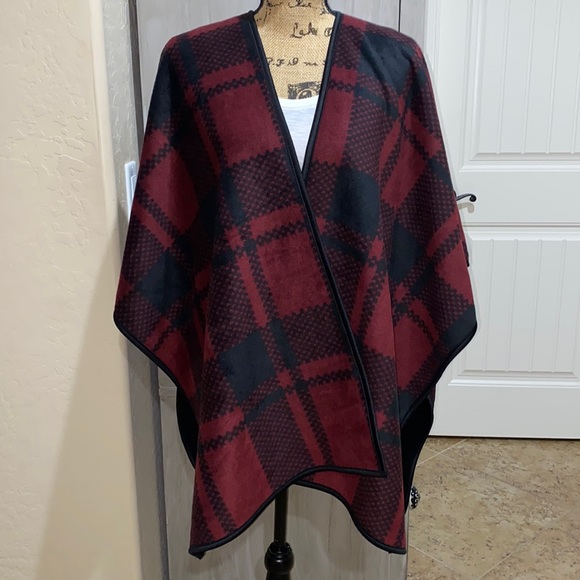 Ike Behar Accessories - Ike Behar Reversible Wrap, NWOT